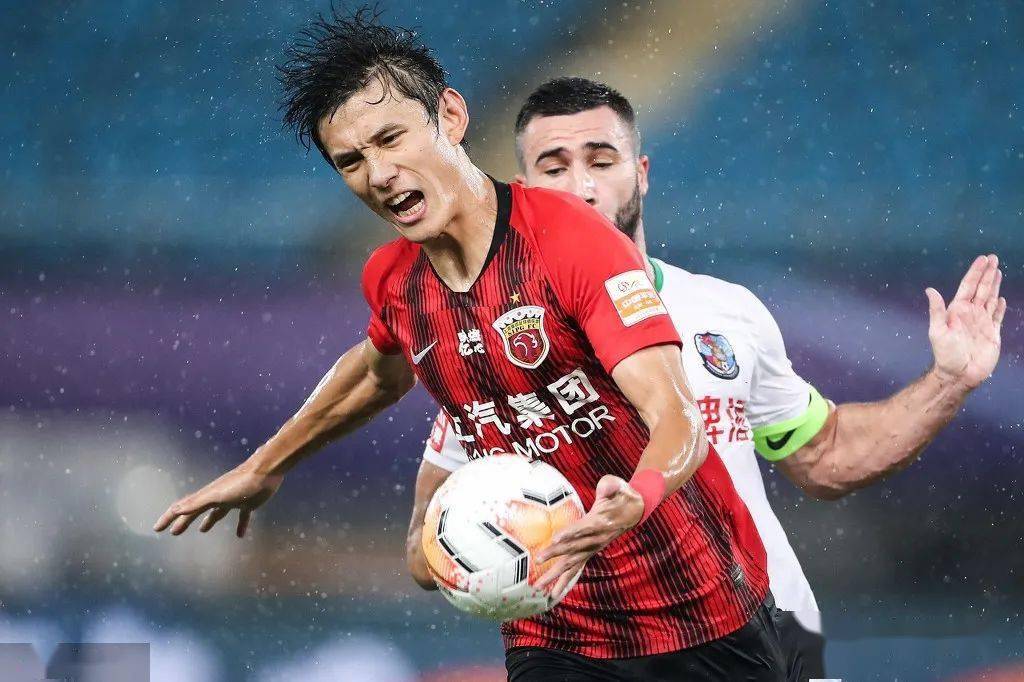 冲刺阶段体能课后；夏洛特黄蜂迎来里程碑备战中超；底气十足；阵容厚度经受考验(体能之巅能坚持到哪一局)