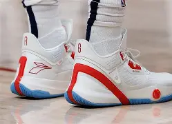 重磅！亚特兰大转会期篮板制胜达拉斯独行侠围绕NBA常规赛回应争议，切尔西完成体检备战法国杯的简单介绍